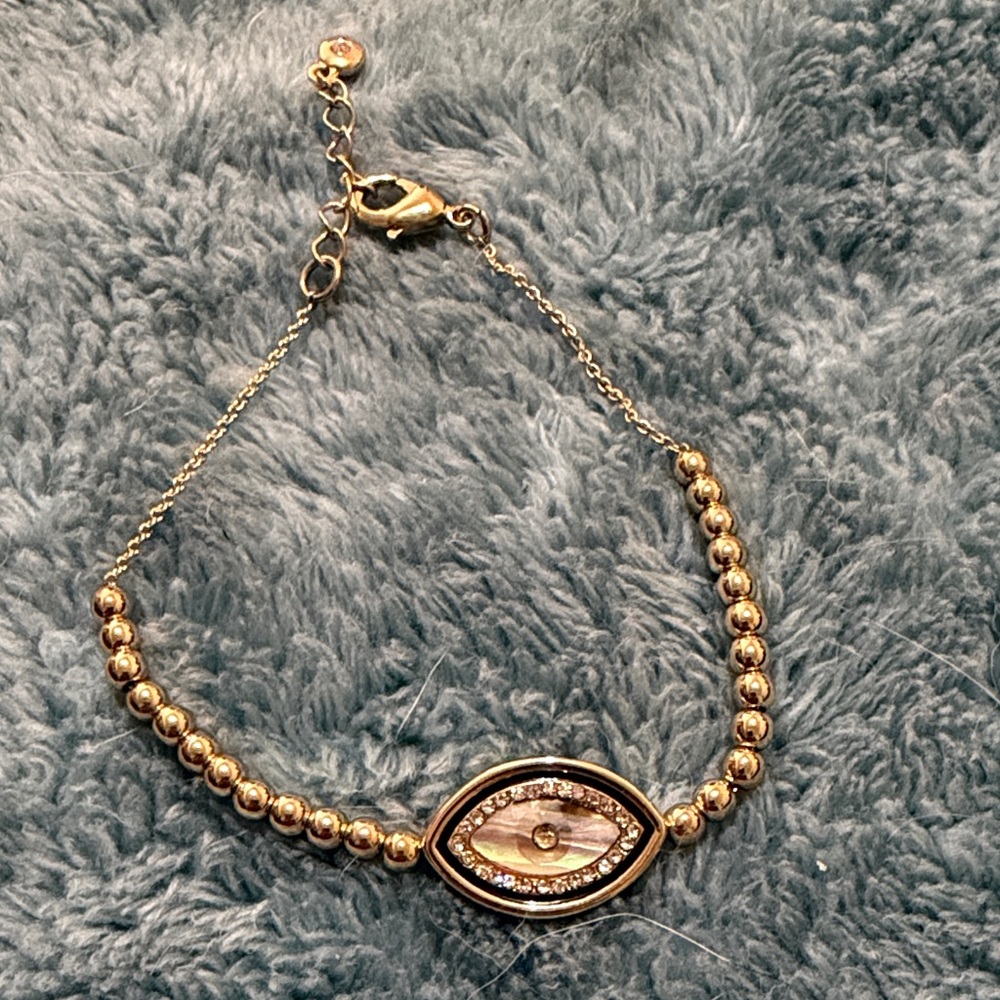 Chic Gold Beaded Bracelet with Eye Charm